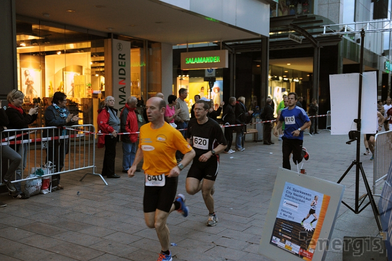 P2012050524sparkassenvitynachtlauf570.jpg
